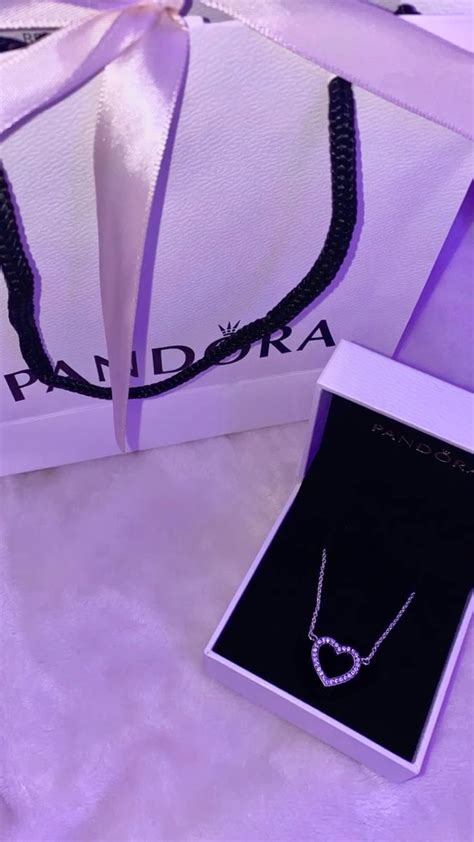 Iwant Pandora (@IWantPandora) .